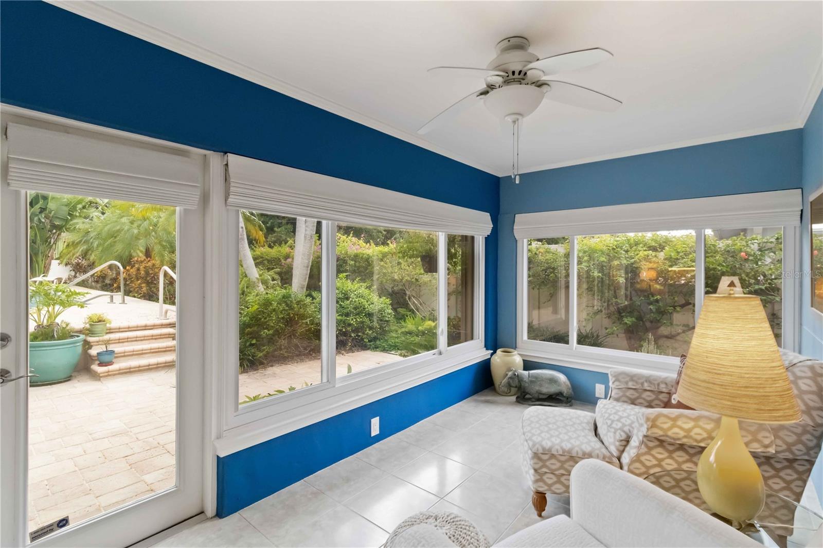 442 N SHORE DR