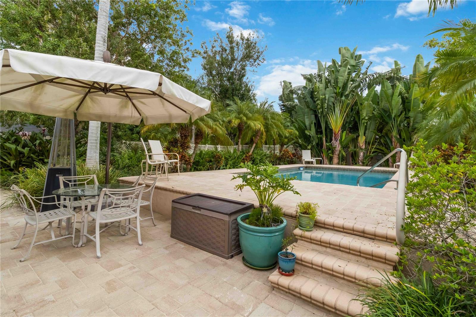 442 N SHORE DR