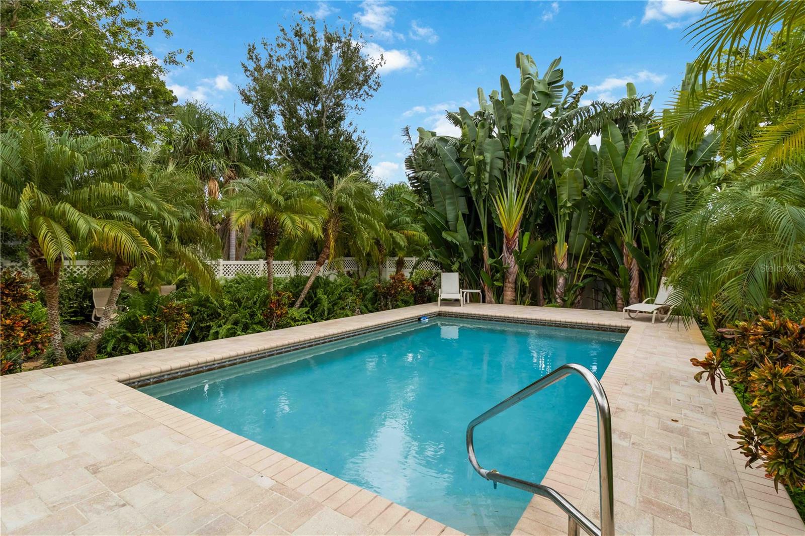 442 N SHORE DR