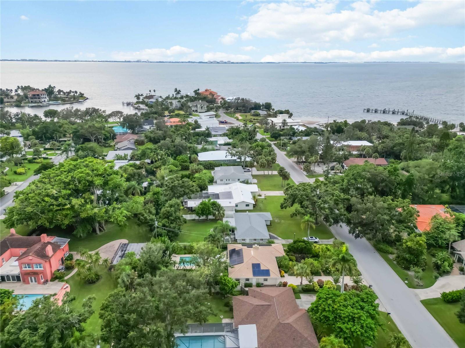 442 N SHORE DR
