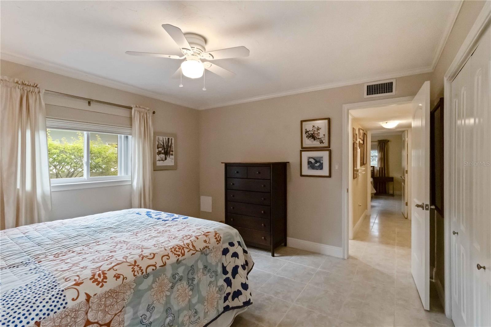 442 N SHORE DR