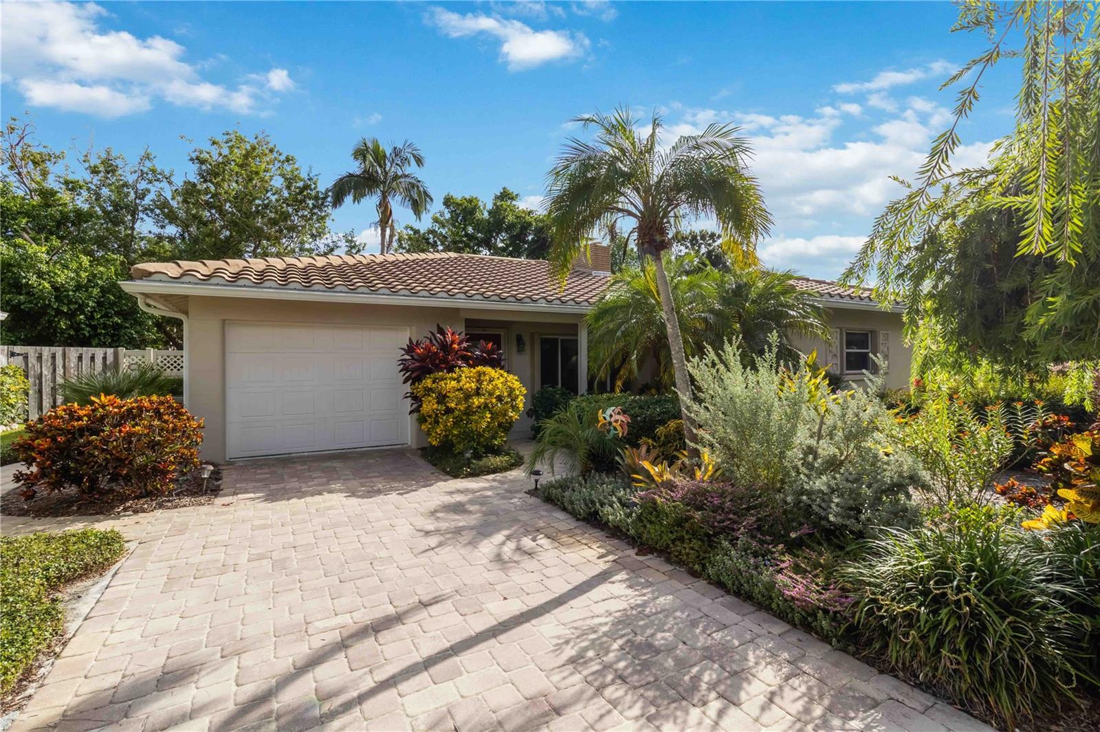 442 N SHORE DR