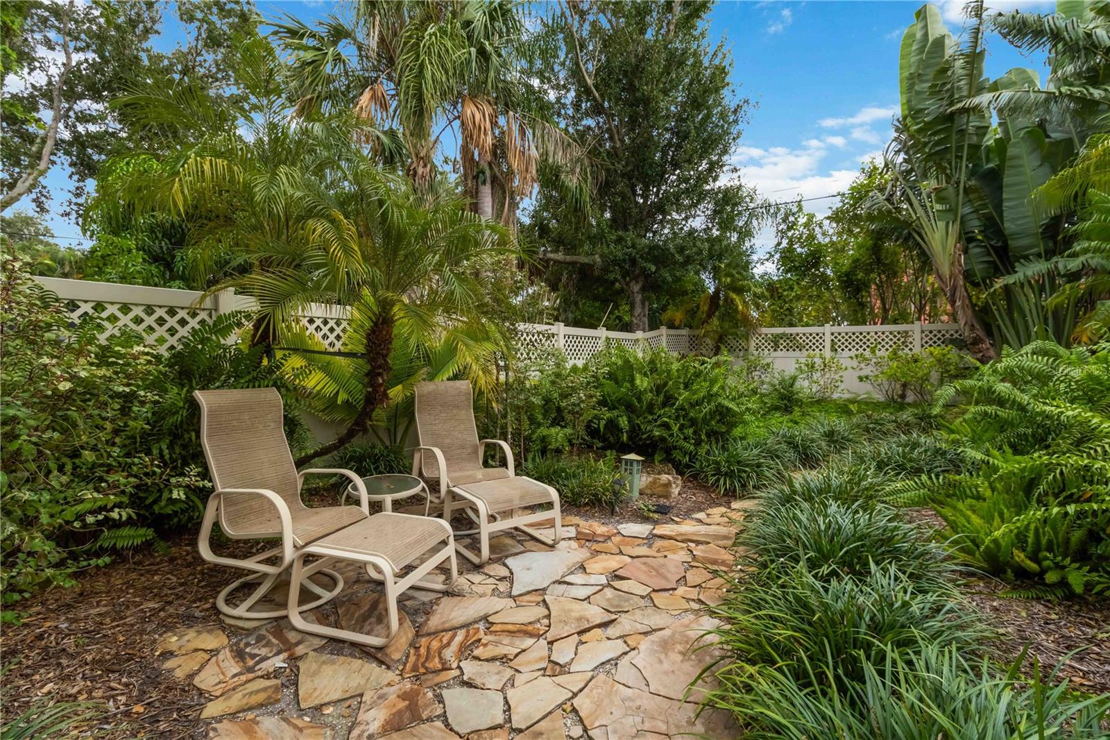 442 N SHORE DR