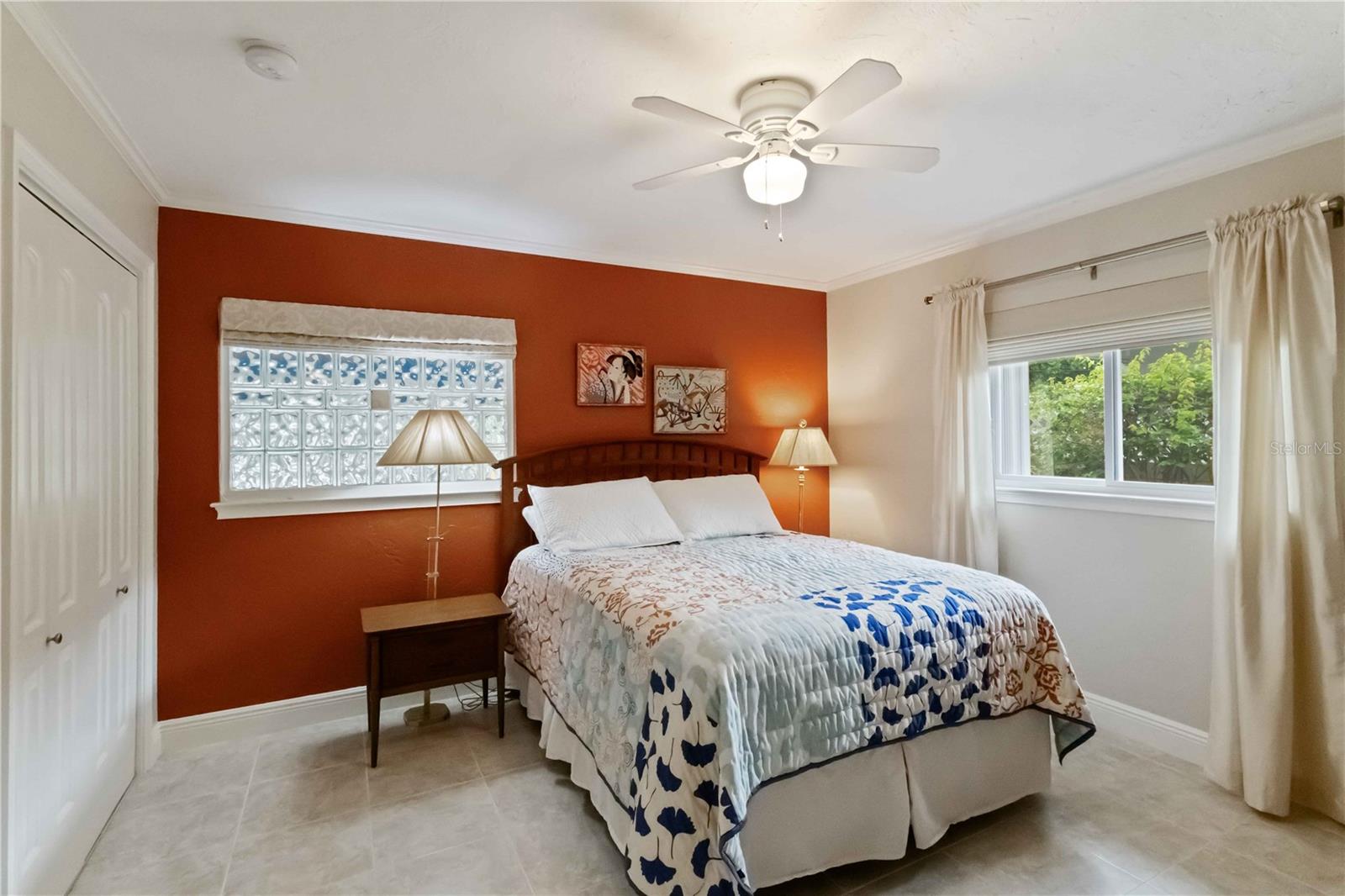 442 N SHORE DR