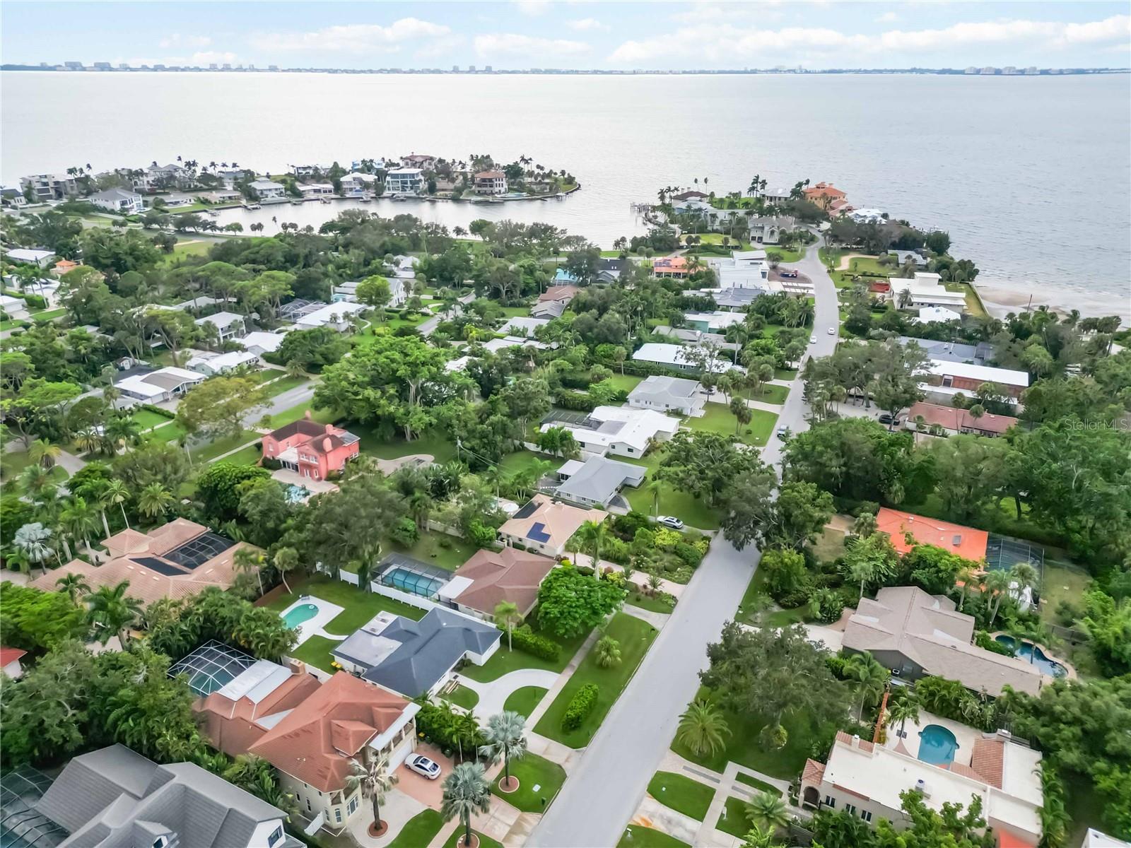 442 N SHORE DR