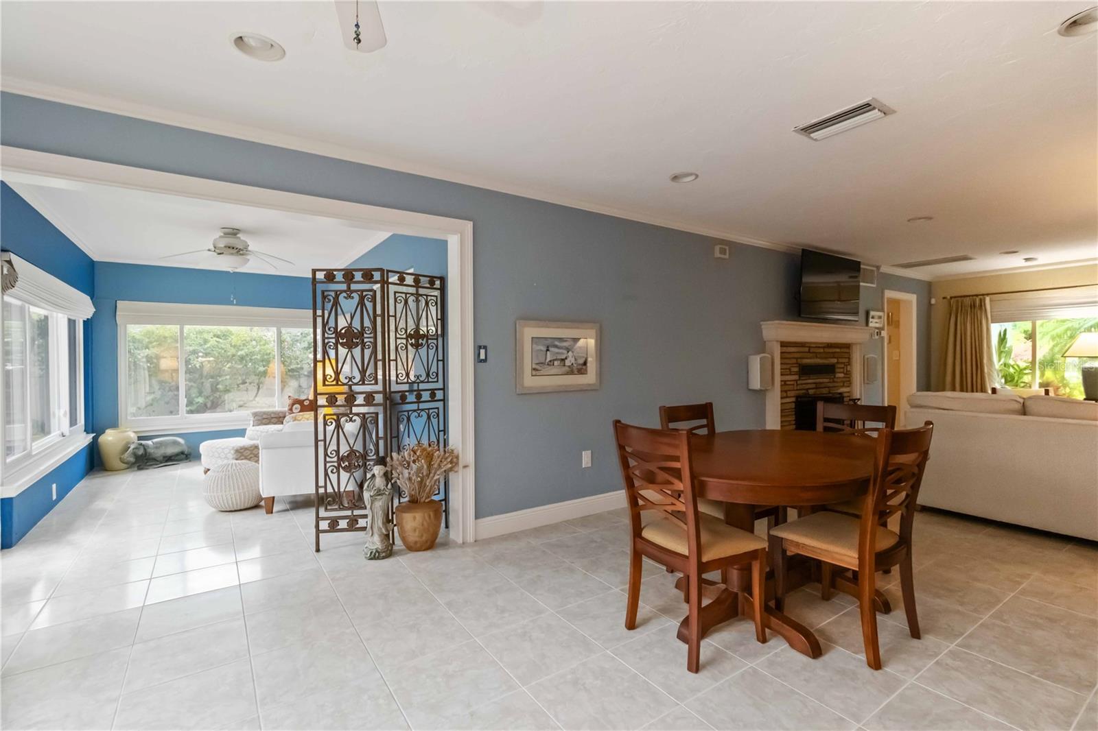 442 N SHORE DR