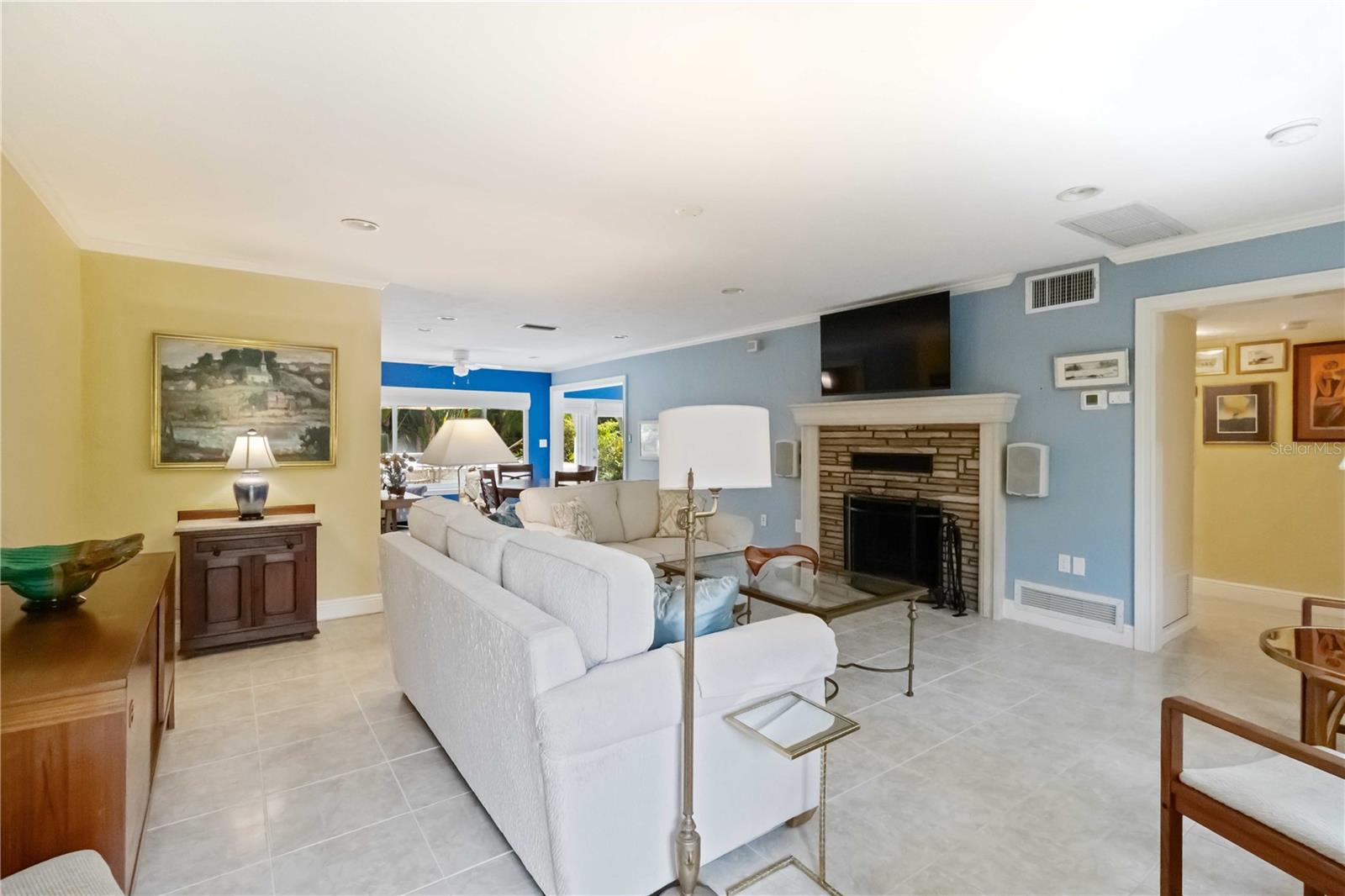 442 N SHORE DR