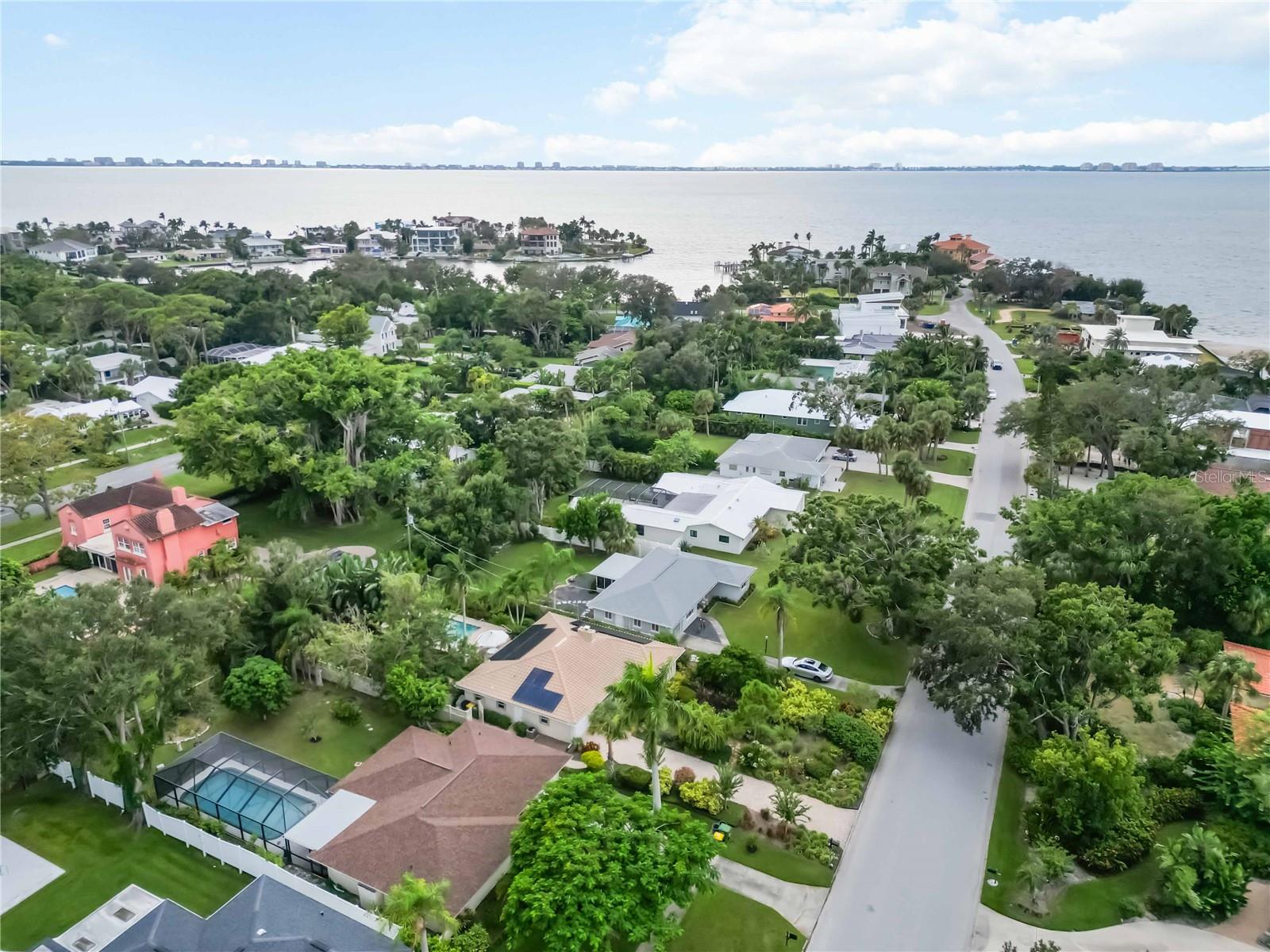 442 N SHORE DR