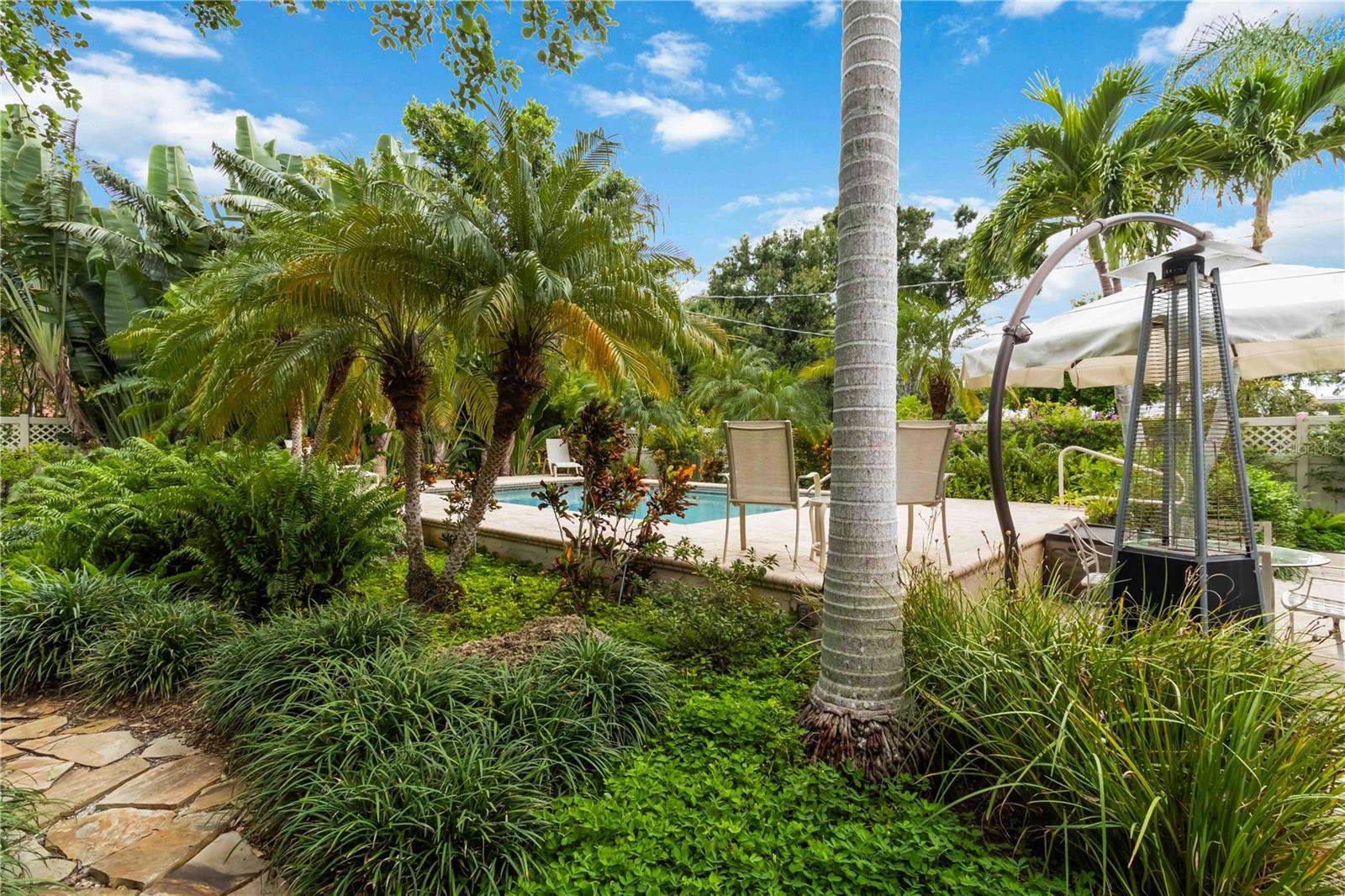 442 N SHORE DR