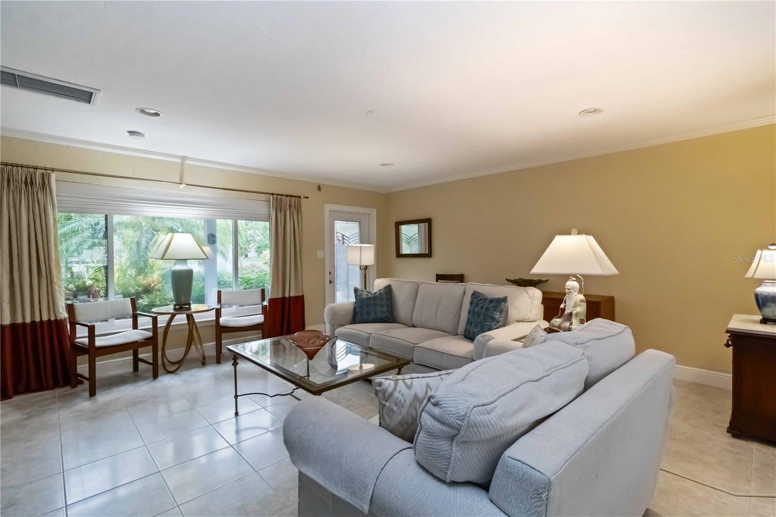 442 N SHORE DR