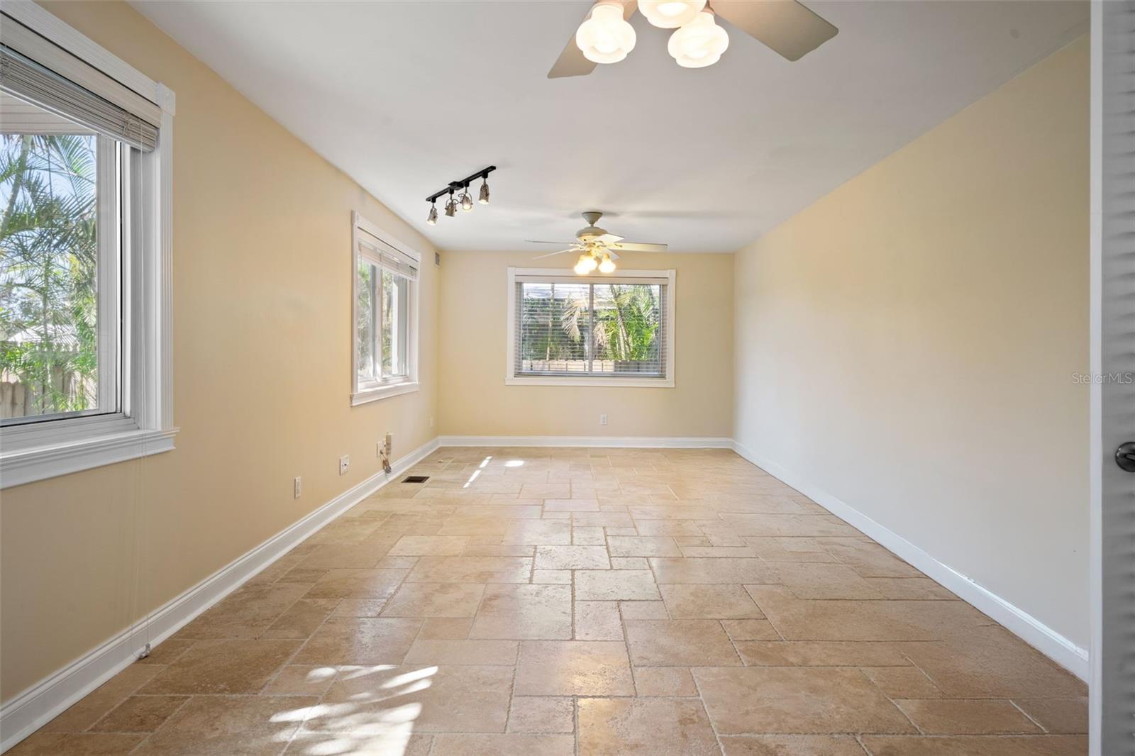 5512 AVENIDA DEL MARE