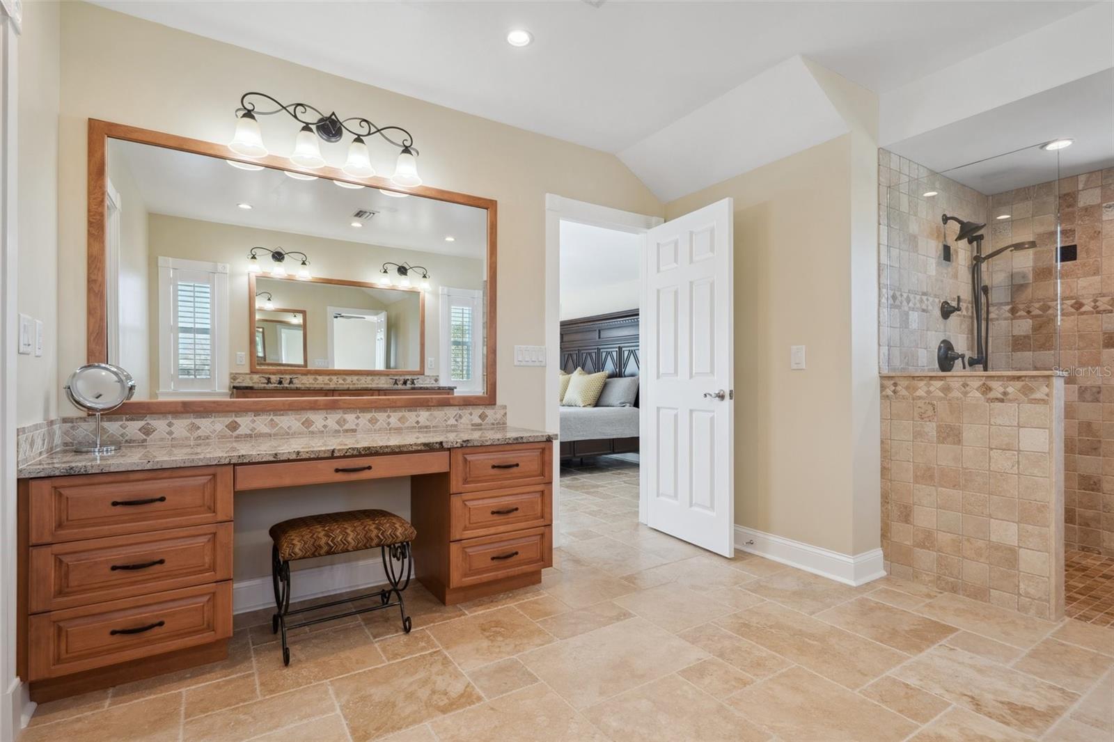 5512 AVENIDA DEL MARE