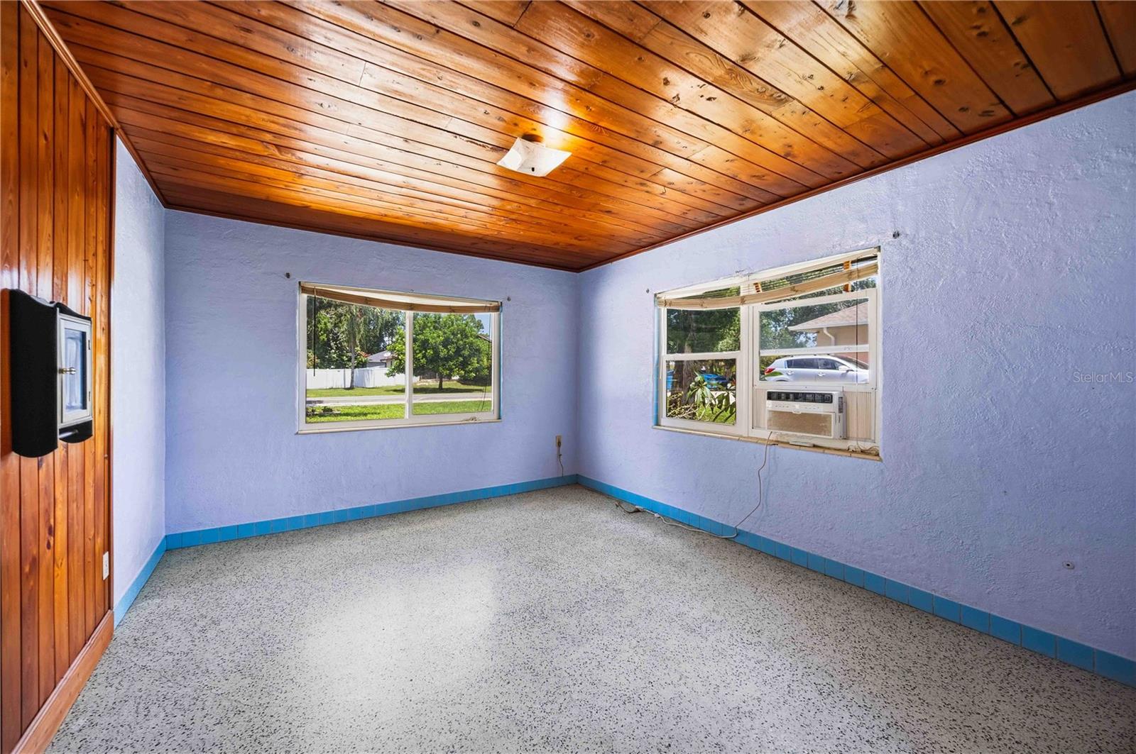 114 LAKEVIEW DR