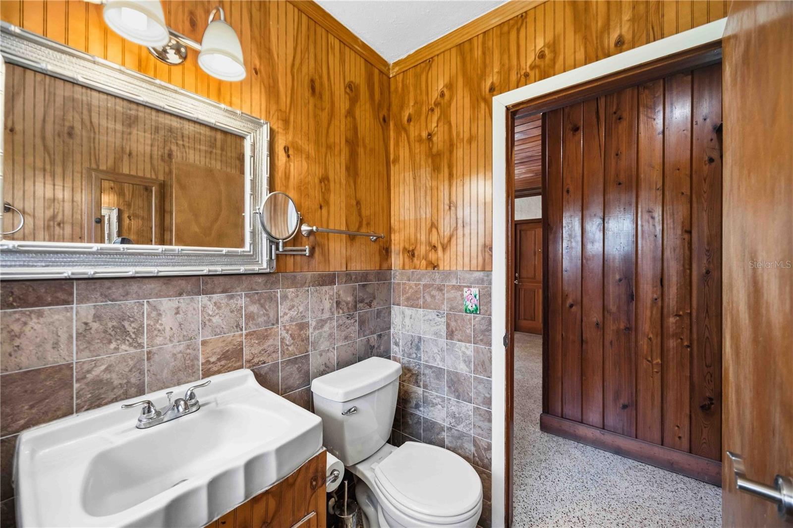 114 LAKEVIEW DR