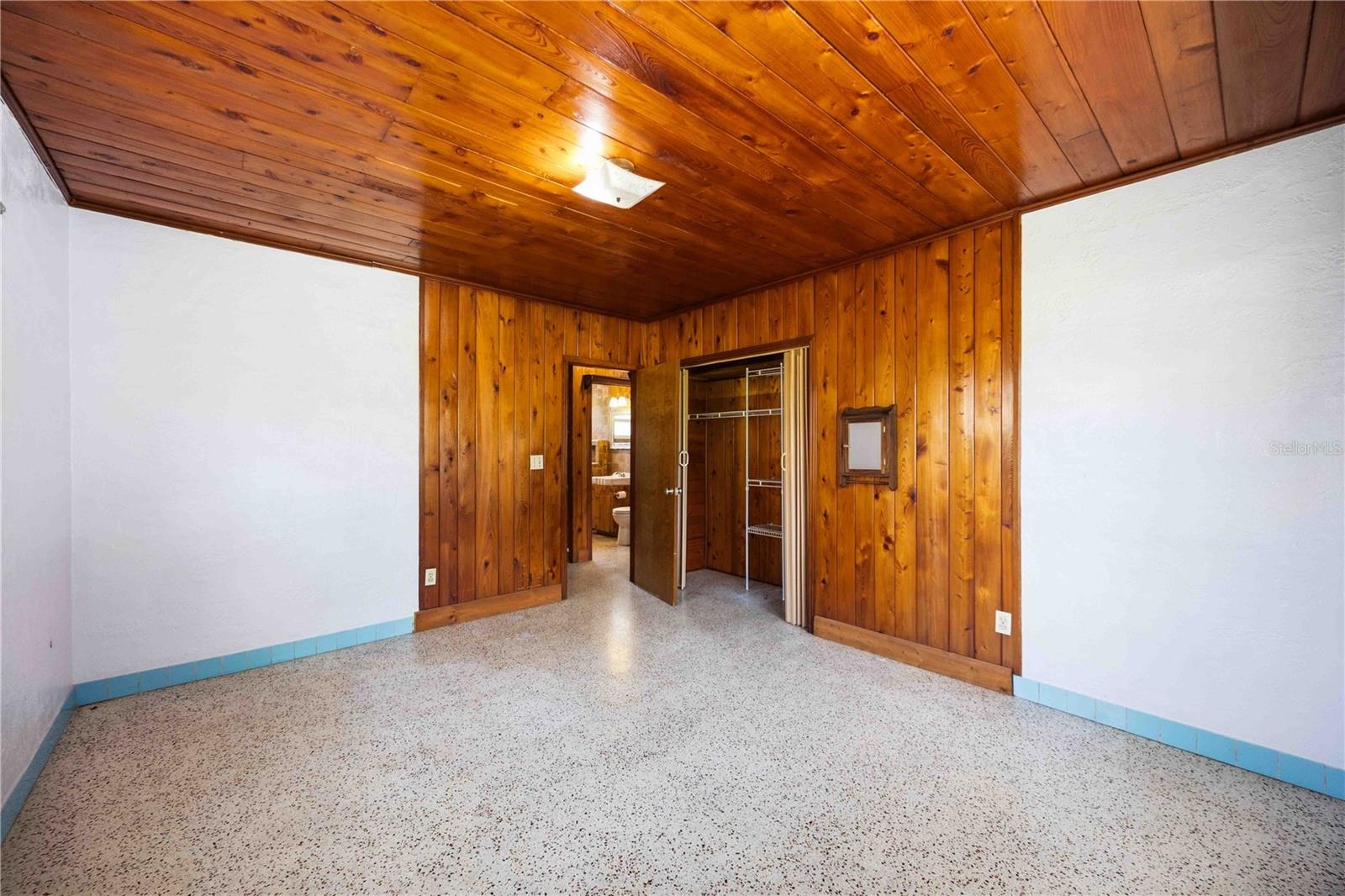 114 LAKEVIEW DR