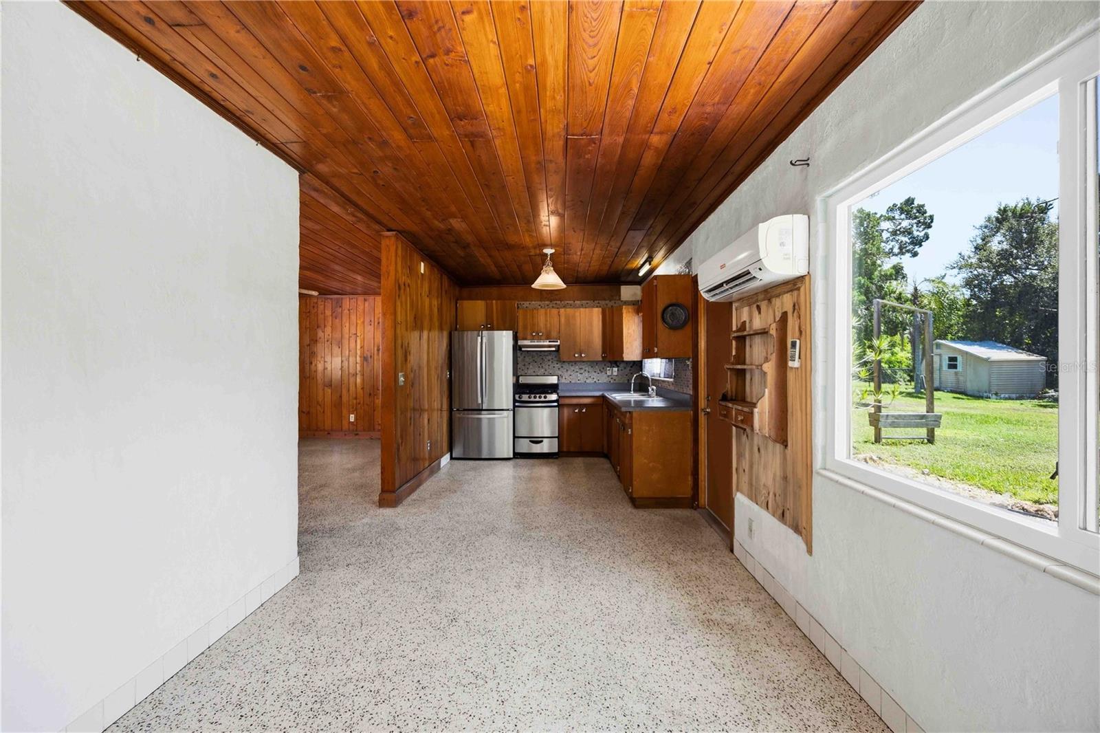 114 LAKEVIEW DR