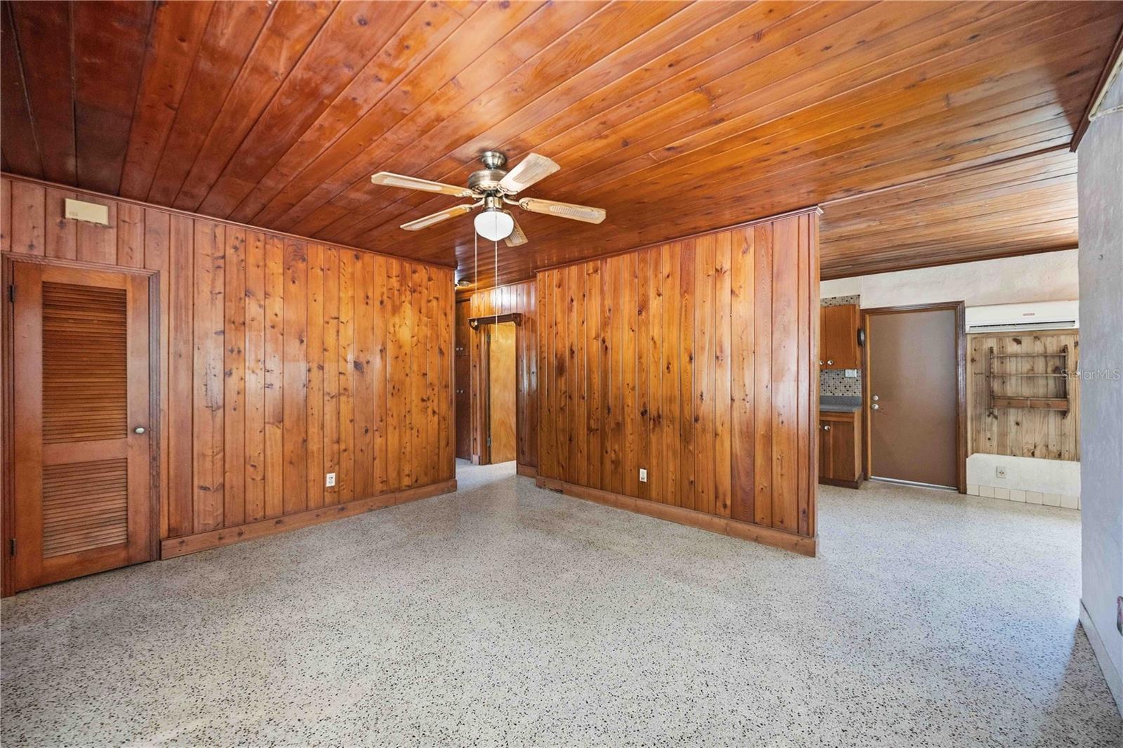 114 LAKEVIEW DR