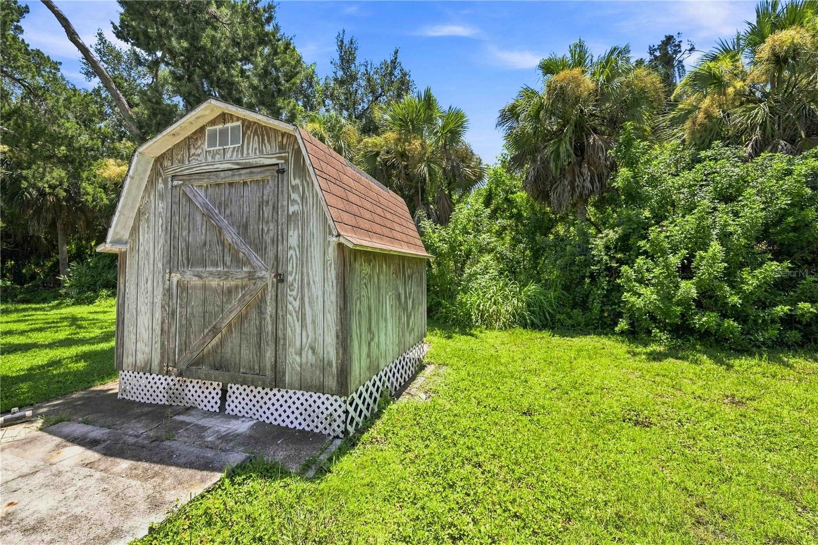 114 LAKEVIEW DR