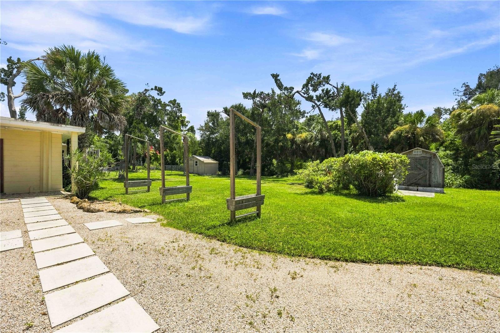 114 LAKEVIEW DR