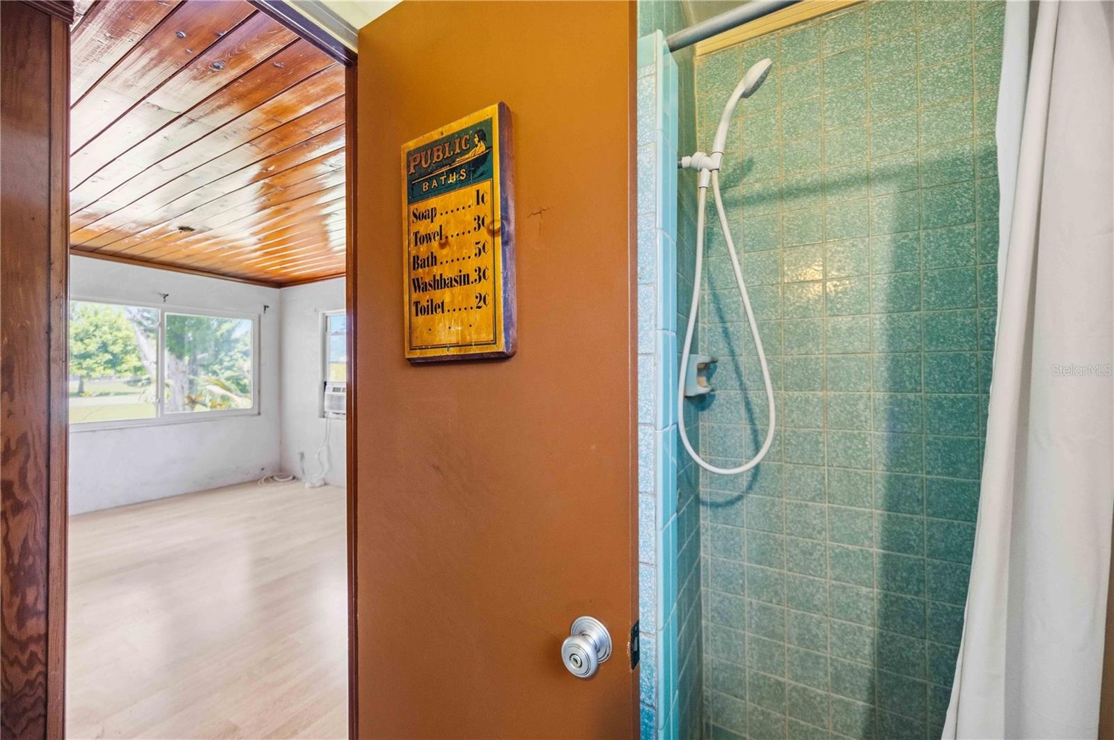 114 LAKEVIEW DR