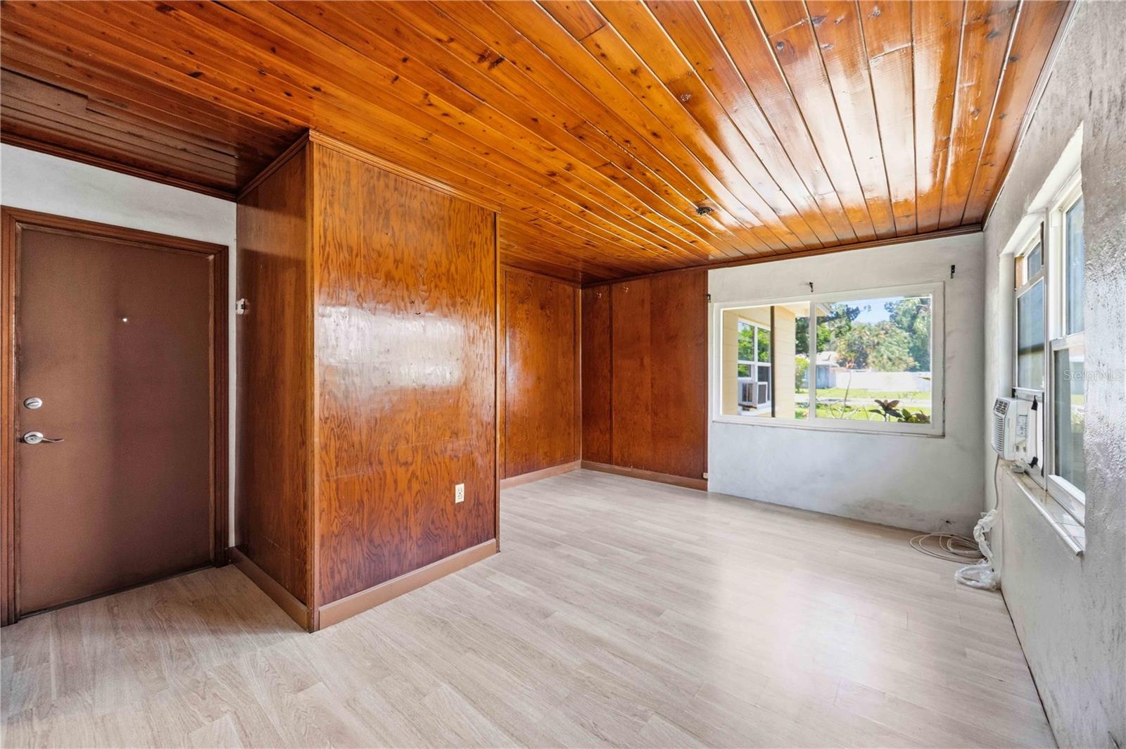 114 LAKEVIEW DR