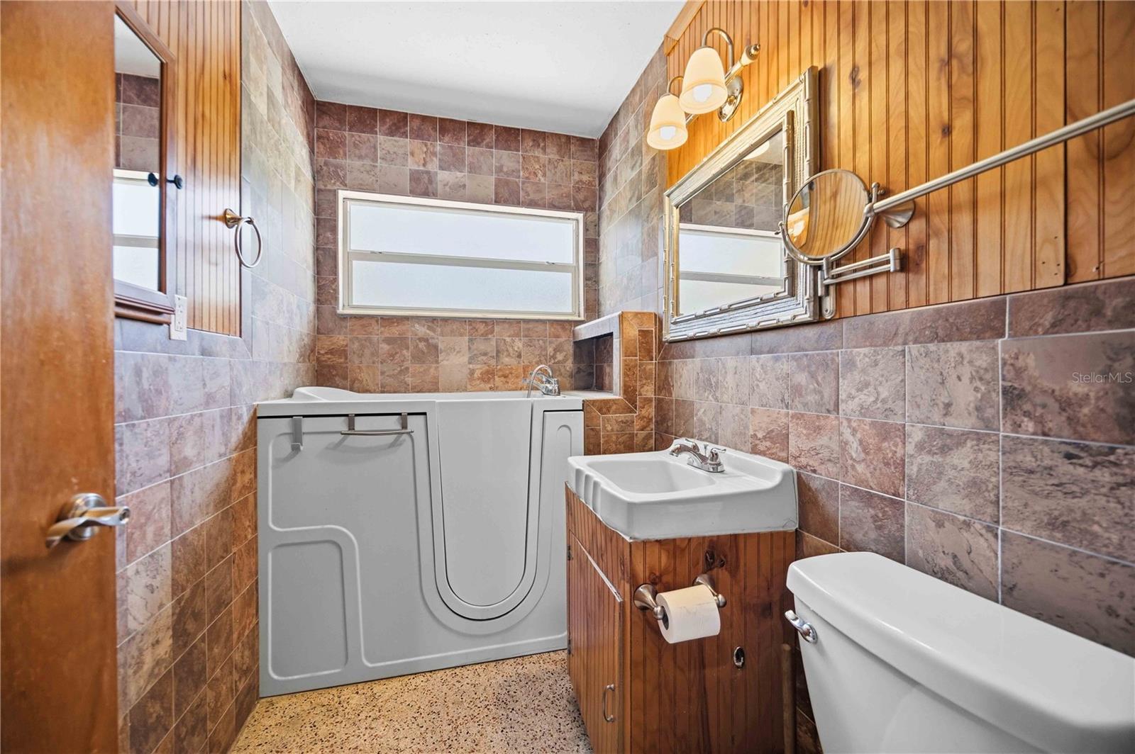 114 LAKEVIEW DR