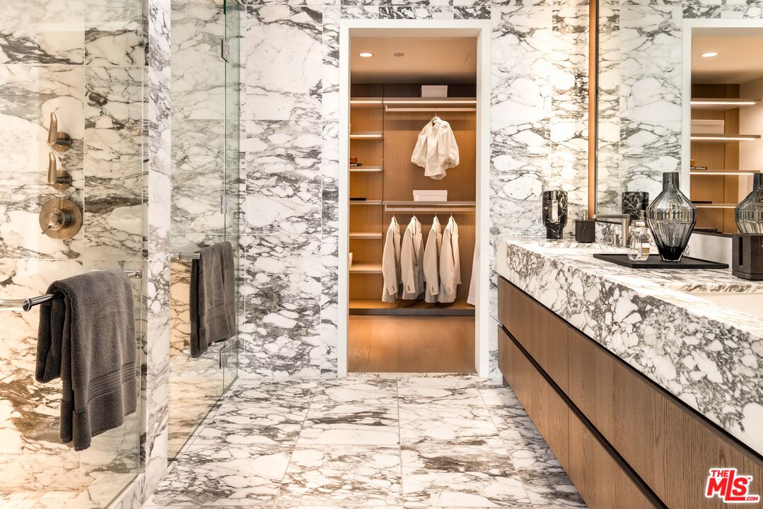 2025 Avenue Of The Stars Unit: 1601