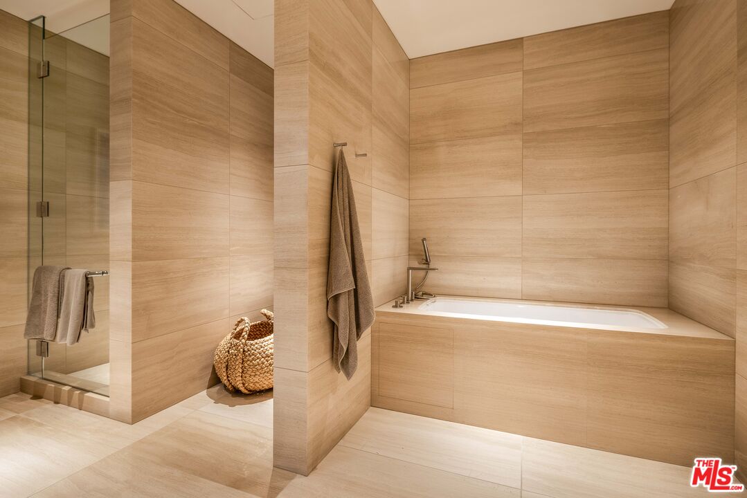 2025 Avenue Of The Stars Unit: 1601