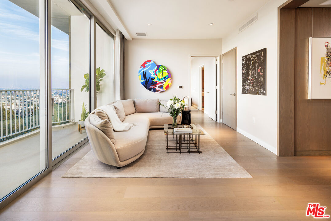 2025 Avenue Of The Stars Unit: 1601