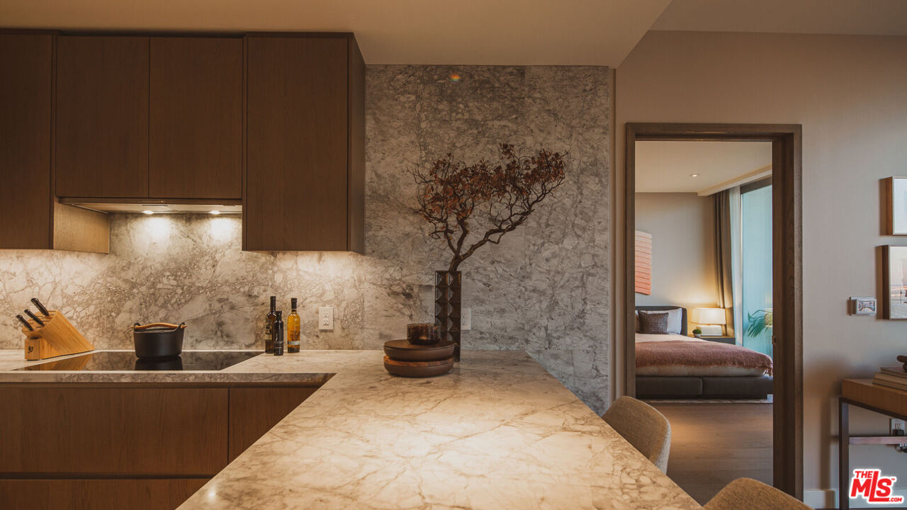 2025 Avenue Of The Stars Unit: 1601