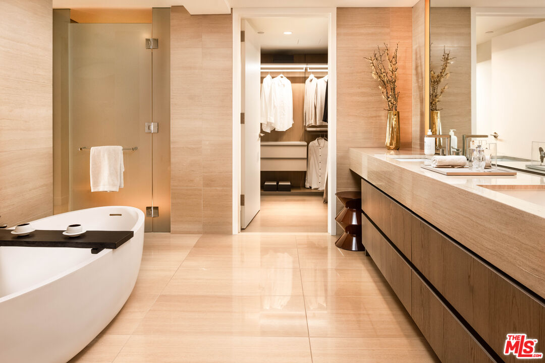 2025 Avenue Of The Stars Unit: 1408