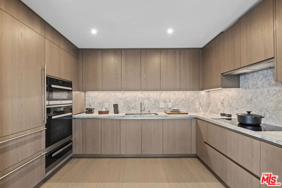 2025 Avenue Of The Stars Unit: 1408