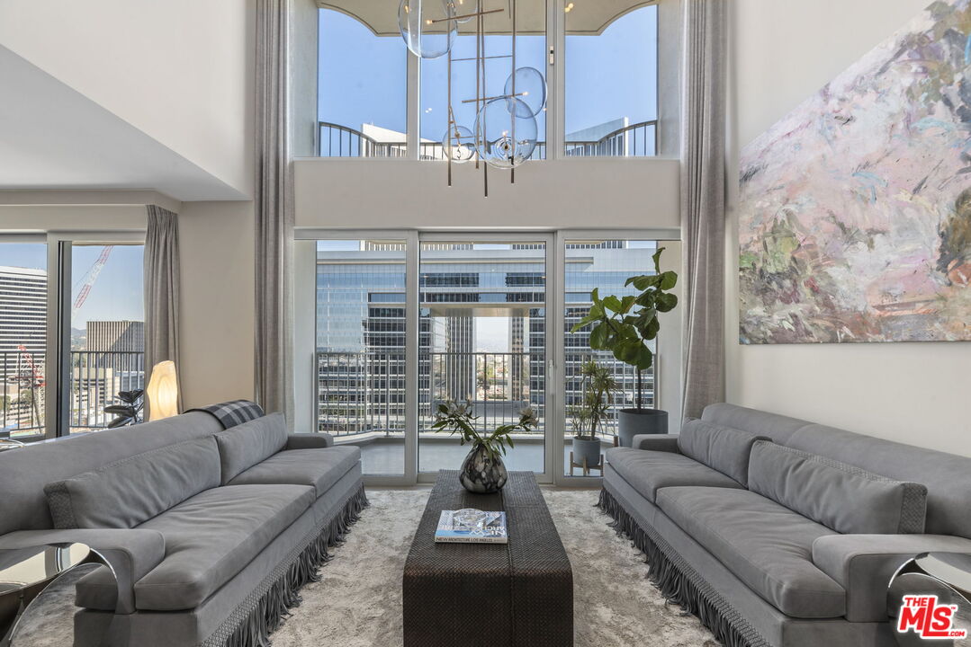 2025 Avenue Of The Stars Unit: 1404