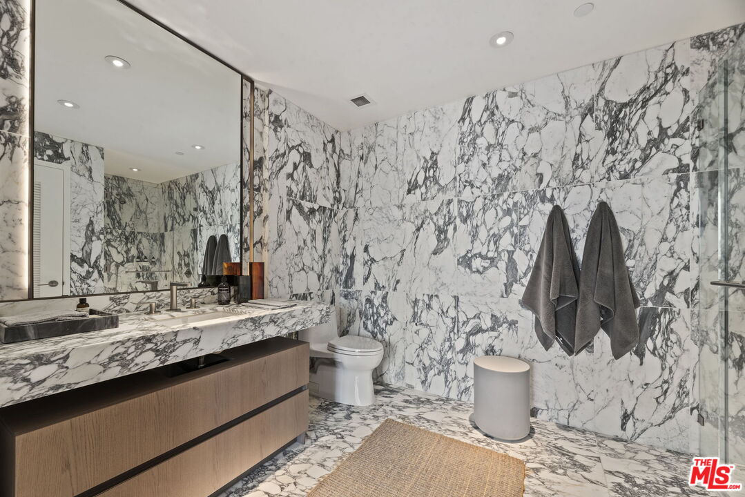 2025 Avenue Of The Stars Unit: 1404