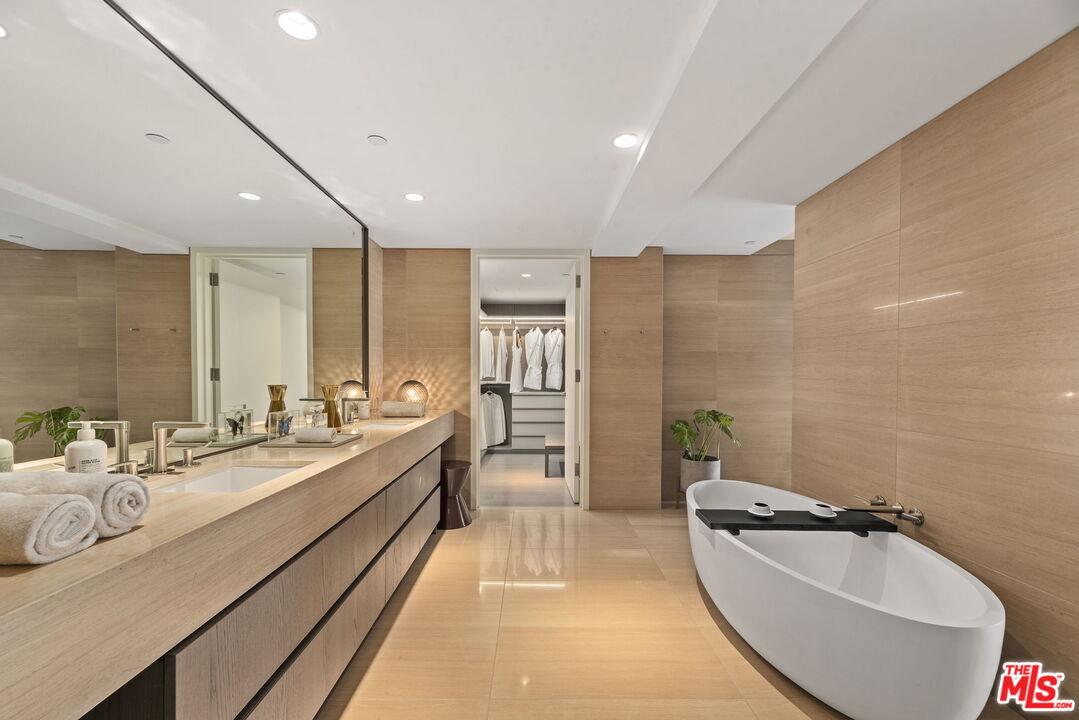 2025 Avenue Of The Stars Unit: 1404