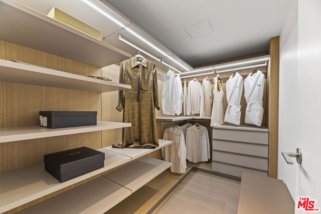 2025 Avenue Of The Stars Unit: 1404