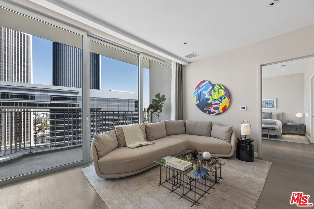 2025 Avenue Of The Stars Unit: 1404