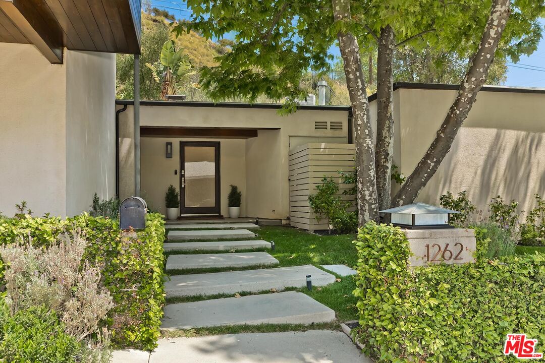 1262 N Norman Pl