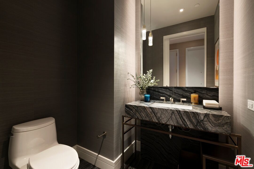 211 W Elm Ct Unit: 28A