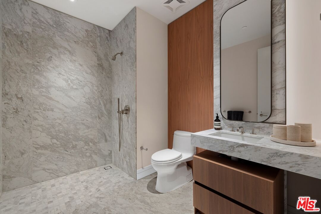 211 W Elm Ct Unit: 28A