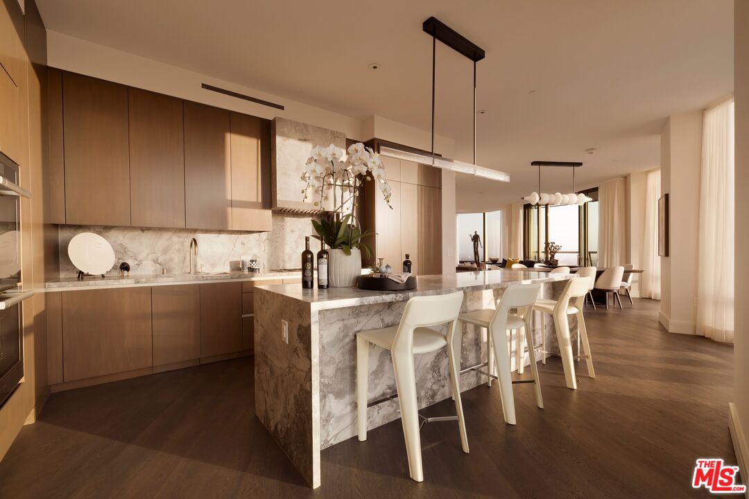 211 W Elm Ct Unit: 28A