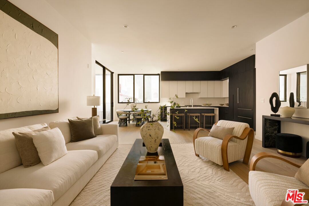 1264 N Harper Ave Unit: 202
