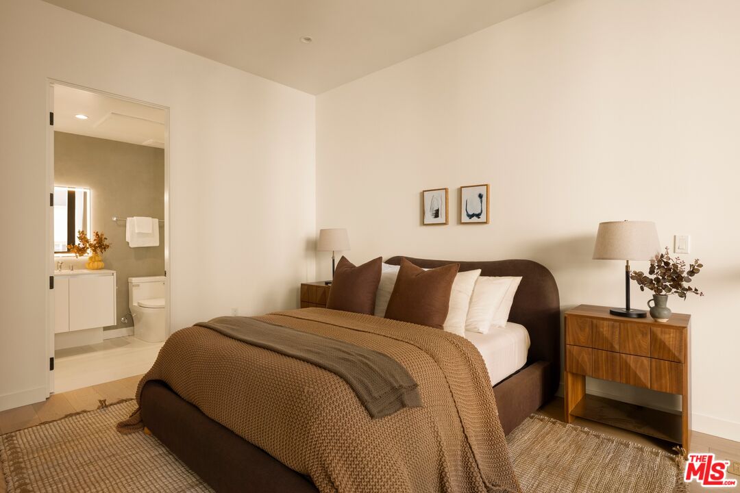 1264 N Harper Ave Unit: 202