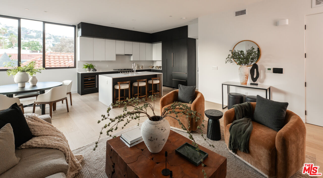 1264 N Harper Ave Unit: PH1