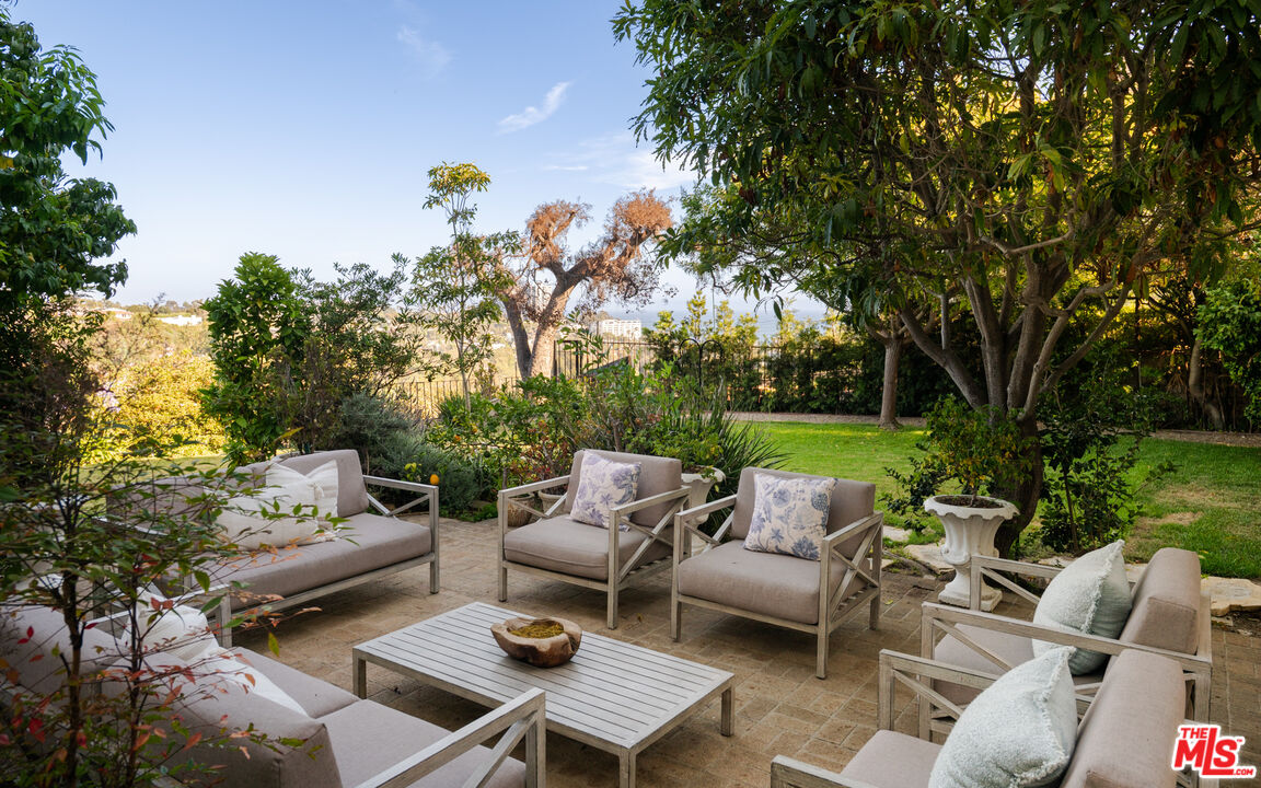 528 Chautauqua Blvd