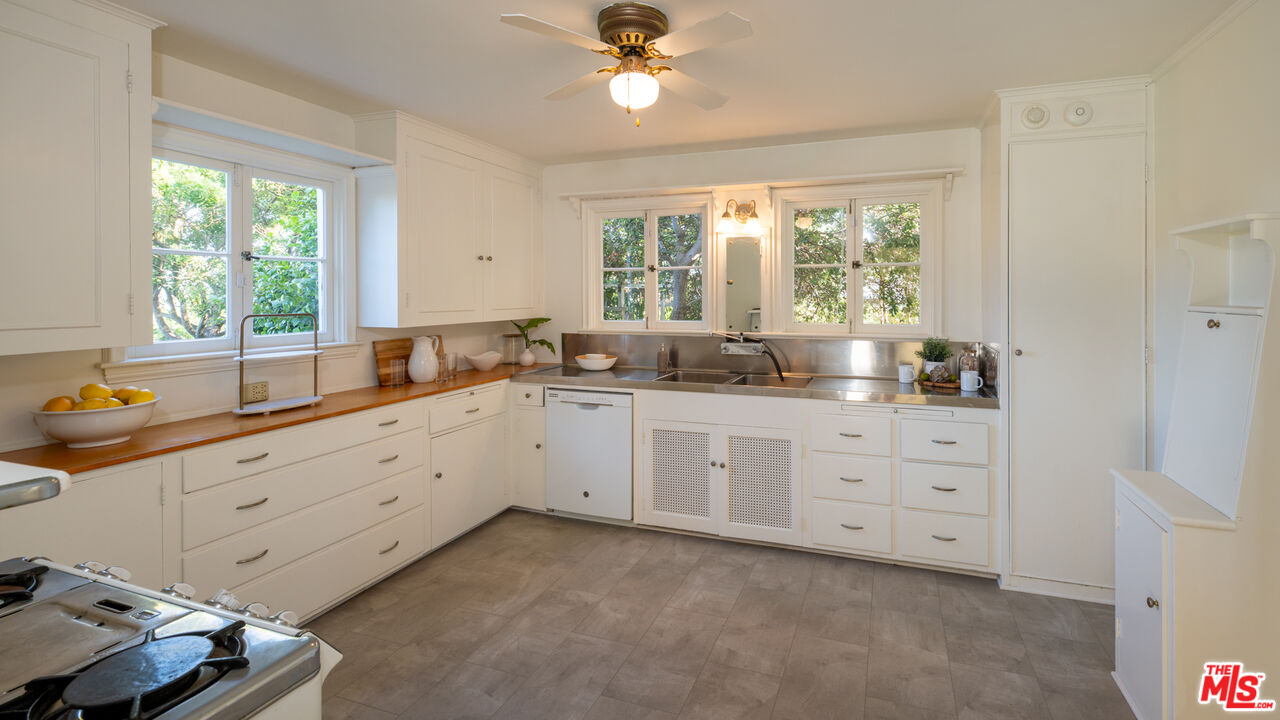 528 Chautauqua Blvd