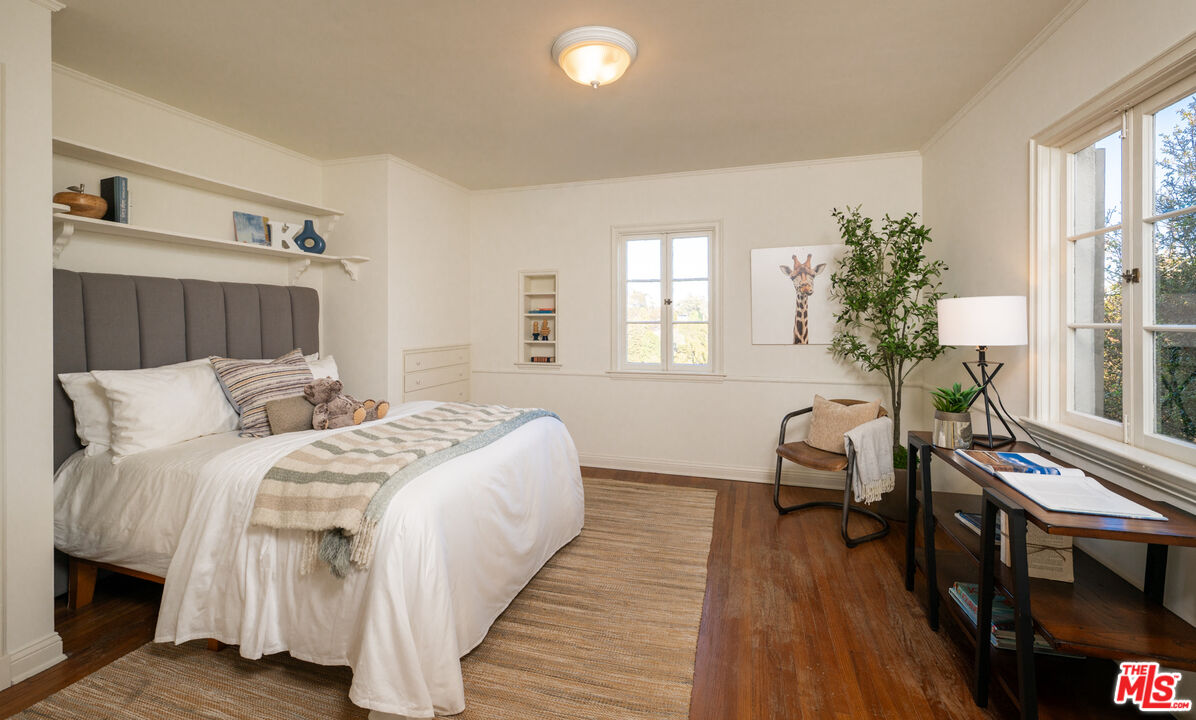528 Chautauqua Blvd