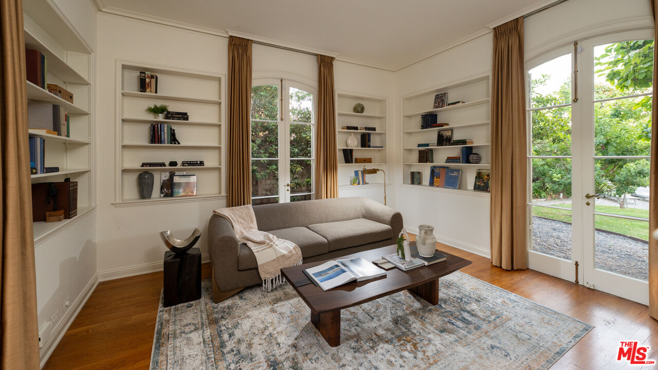 528 Chautauqua Blvd