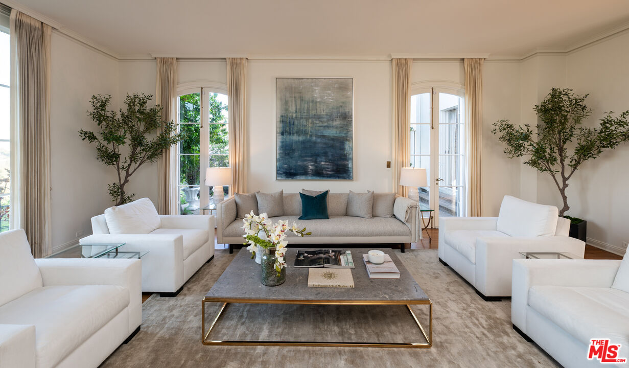 528 Chautauqua Blvd