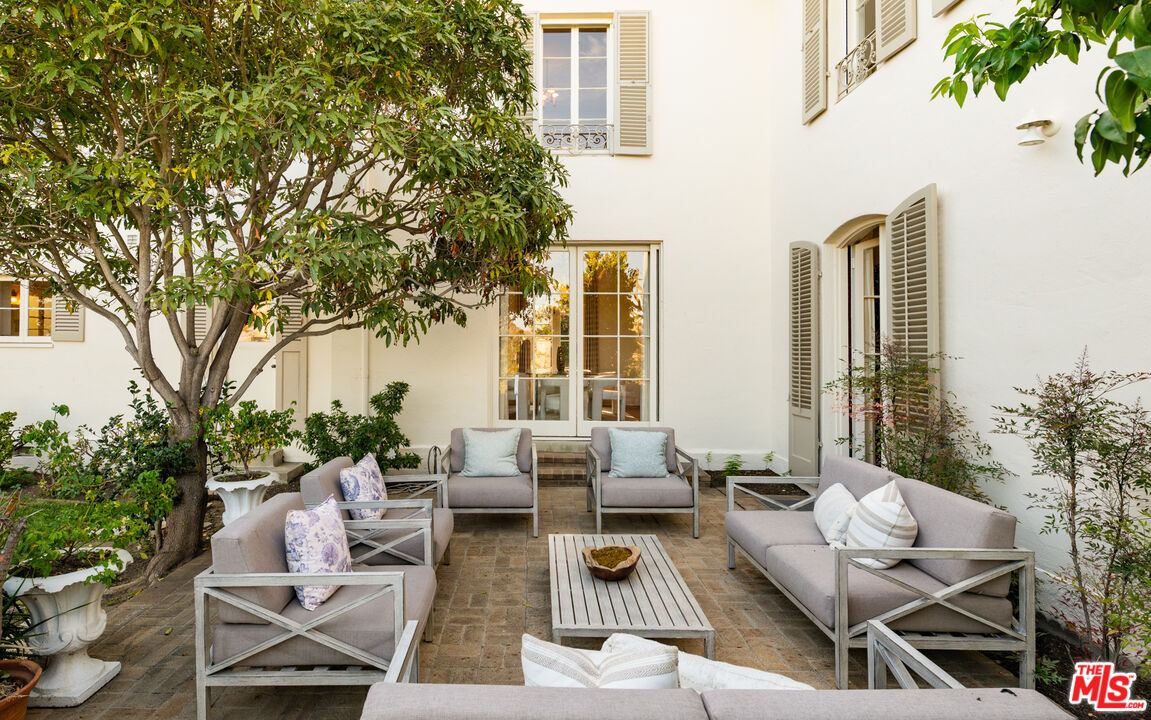 528 Chautauqua Blvd